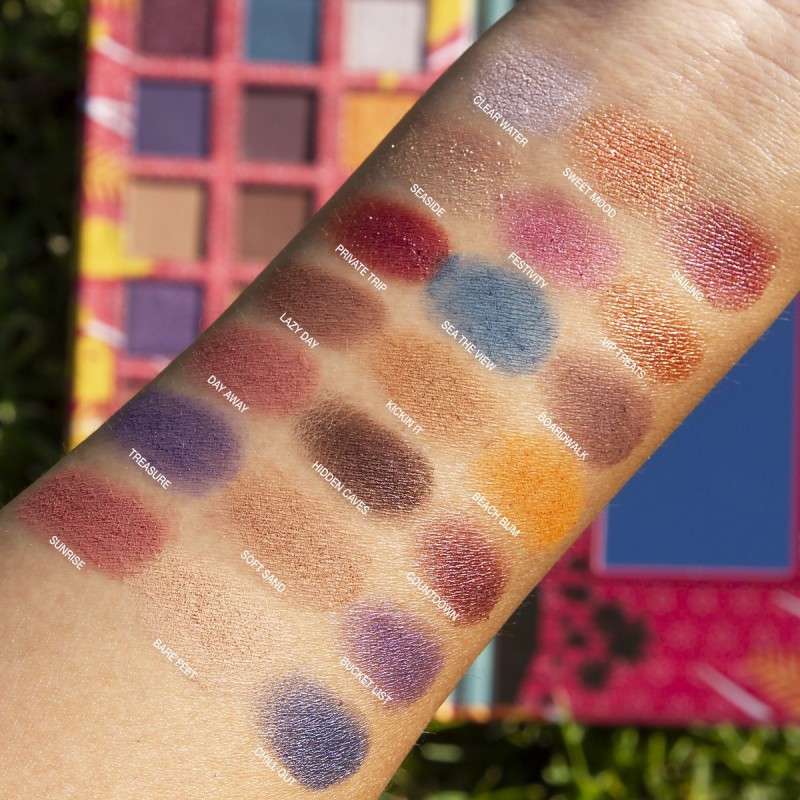 J.Cat TAKE ME AWAY 21 eyeshadow palette MAJESTIC G...